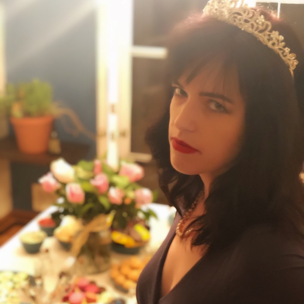 Meet your Posher, Cassandra